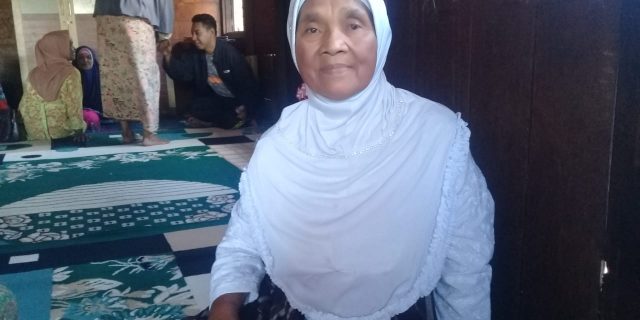 Setelah Menabung 8 Tahun, Akhirnya Nenek Poniam Berangkat Haji ke Tanah Suci