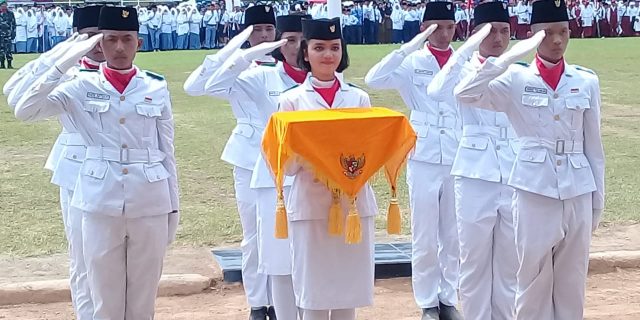 Suci Ananda Siswi MAN 2 Merasa Bangga Bisa Jadi Pembawa Baki Paskibra