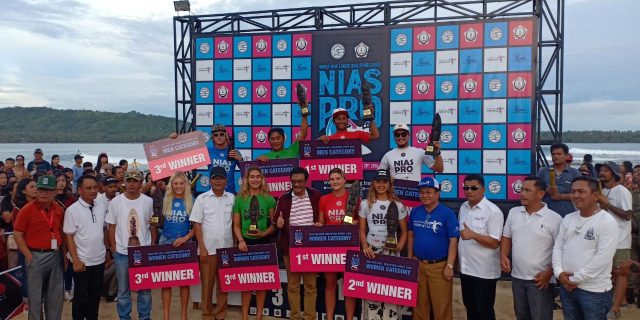 Pemuda Asal Bali Juarai World Surf League Nias Pro 2018 di Kabupaten Nisel