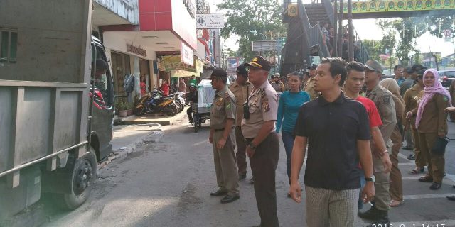 Polsek Medan Baru Tertibkan Pedagang Kaki Lima di Depan Carrefour