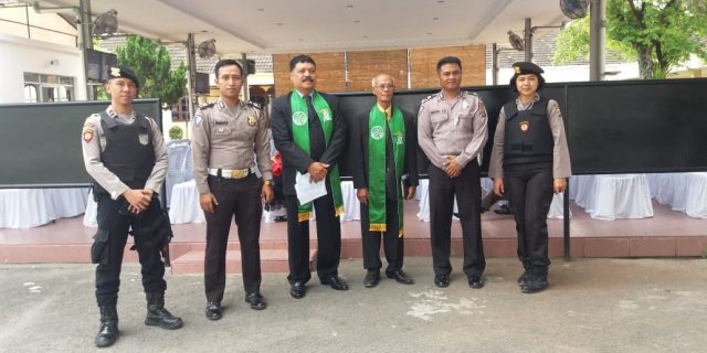 Personil Polsek Medan Baru Laksanakan Pengamanan di Gereja