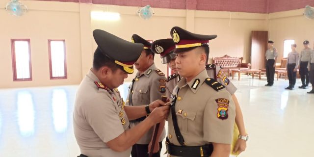 Kapolres Nisel Pimpin Upacara Sertijab Kapolsek Pulau-Pulau Batu Kapolres Nisel Pimpin Upacara Sertijab Kapolsek Pulau-Pulau Batu