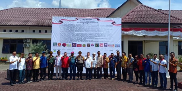 Polres Nisel Bersama Forkopimda Gelar Deklarasi Pemilu Damai Tahun 2019 Polres Nisel Bersama Forkopimda Gelar Deklarasi Pemilu Damai Tahun 2019