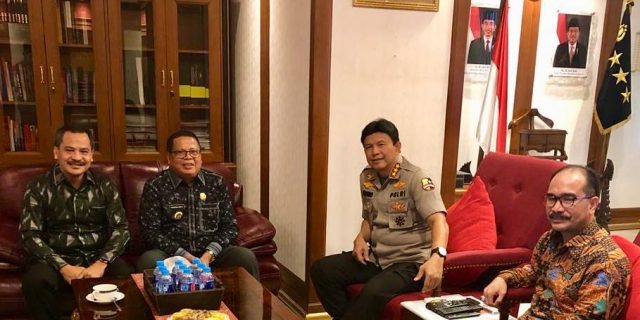 Wakapolri Terima Kedatangan Ketua Forum Kepala Daerah se-Kepulauan Nias dan Ketum PMNB-I Wakapolri Terima Kedatangan Ketua Forum Kepala Daerah se-Kepulauan Nias dan Ketum PMNB-I