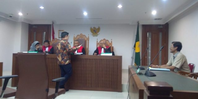 Penggugat Dewan Pers Serahkan Bukti ke Majelis Hakim PN Jakarta Pusat Penggugat Dewan Pers Serahkan Bukti ke Majelis Hakim PN Jakarta Pusat
