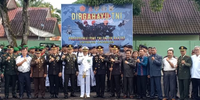 Kapolres Nisel Hadiri Upacara HUT TNI ke 73 di Gunung Sitoli Kapolres Nisel Hadiri Upacara HUT TNI ke 73 di Gunung Sitoli