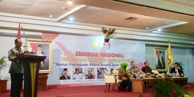 Kongres Nasional Dan Seminar Nasional PERMAHI “Strategi Pembangunan Hukum Nasional Dalam Bingkai NKRI” Kongres Nasional Dan Seminar Nasional PERMAHI “Strategi Pembangunan Hukum Nasional Dalam Bingkai NKRI”
