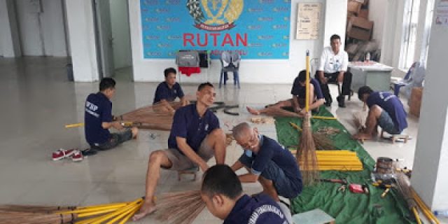 Di Tengah Keterbatasan Ruang Dan Gerak Warga Binaan Terus Berkarya
