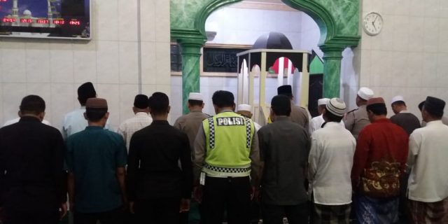 Sinergitas kemitraan!!  Kapolres Belawan Salat Subuh Berjamaah di Masjid Ash – Shiddiq