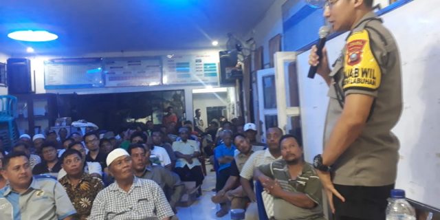 Mendengarkan Aspirasi Warga Pematang Johar!! Polsek Medan Labuhan Buat Warung Cakap-Cakap