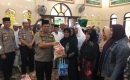 Kapolres Belawan Makan Bersama dengan Anak Yatim Piatu dan Janda 
