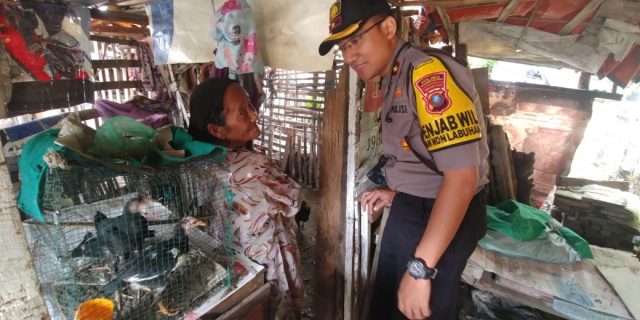 Kompol Rosid Hartanto Berkunjung Ke Rumah Janda Tua