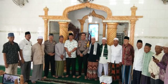 Safari Di Mesjid Kapolsek Medan Labuhan Berikan Al Quran, Sarung dan Mukena 
