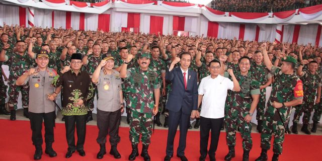 Panglima TNI & Kapolri dampingi Presiden berikan pengarahan kepada Babinsa  Sesumatera