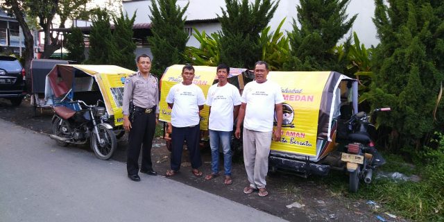 Polisi Bagikan Tenda dan Kaos Bertuliskan Pemahaman Ujaran Kebencian dan Hoax