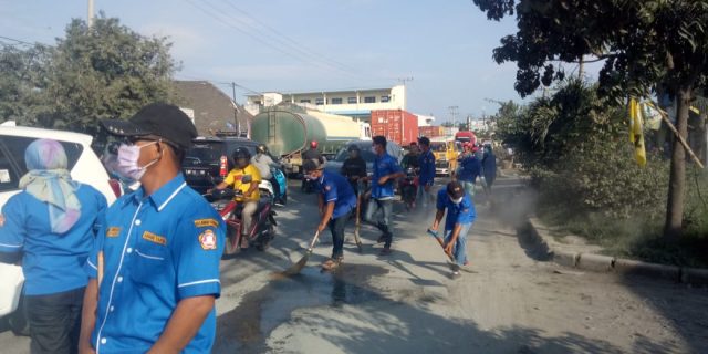 Ciptakan Lingkungan Bersih!! Karang Taruna Belawan Gotong Royong Bersama 