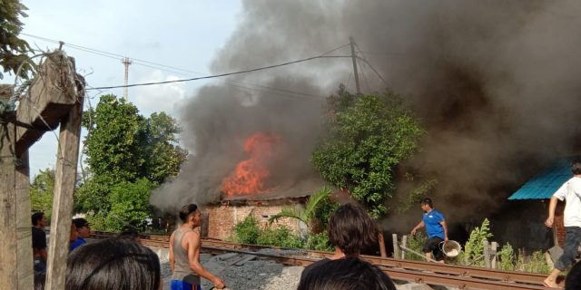 Kebakaran Hanguskan Rumah Di Kota Bangun
