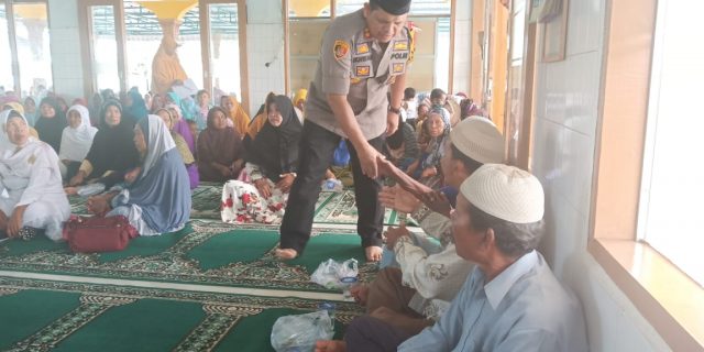 AKBP Ikhwan  Sambangi Warga Berikaan Pesan Kamtimbmas