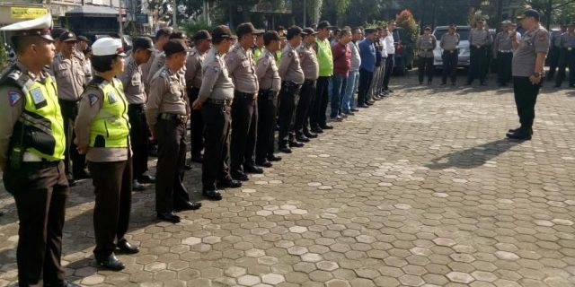 Kapolsek Medan Baru Pimpin Apel Pengamanan Tahun Baru Imlek