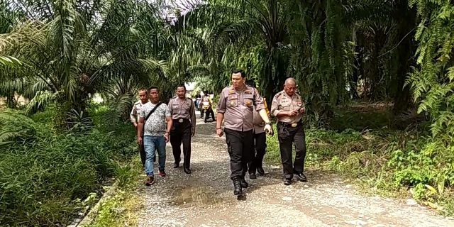 Kapolsek Medan Baru Berikan Bantuan Kepada Masyarakat Kurang Mampu