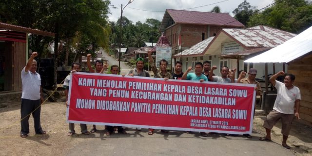 Puluhan Masyarakat Protes Pelaksanaan Pilkades Lasara Sowu
