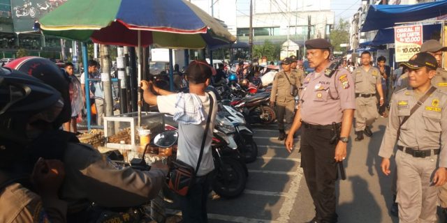 Kanit Sabhara Polsek Medan Baru Pantau Penertiban PKL