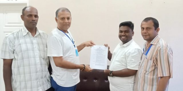Ketua OKK DPP Prajaniti Pusat S. Siwaji Raja, ST Serahkan SK DPD Prajaniti Sumut Periode 2020-2024