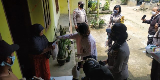 Komunitas INA Bersatu dan Polsek Medan Baru Salurkan Bantuan Kepada Masyarakat