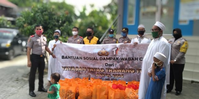 Tiga Serdik Sespimen Angkatan 60 Bagikan Paket Sembako di Pesantren An Nur Al Badar