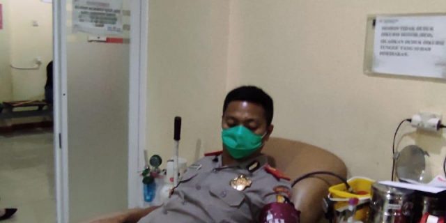 Serdik Sespimmen Dikreg ke-60 Kompol Daniel Somanonasa Marunduri Donor Darah di PMI Bekasi