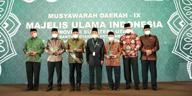Kapoldasu Terima Penghargaan Sebagai Tokoh Peduli MUI
