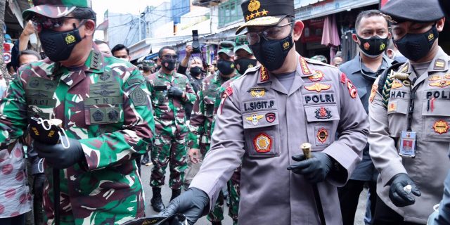 Panglima TNI dan Kapolri Pantau Prokes Penanganan Covid-19 di Pasar Tanah Abang