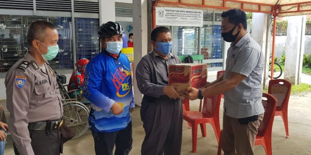 Polsek Medan Baru Serahkan Bantuan Sosial ke Persatuan Tuna Netra Indonesia