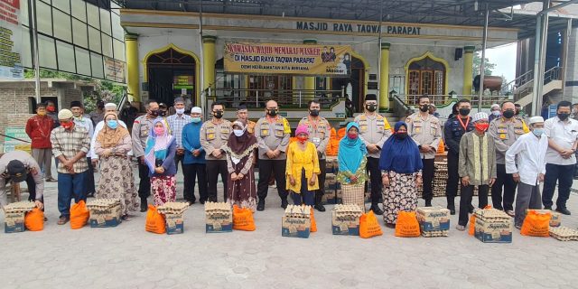 Poldasu Serahkan Bantuan Sembako Ke Masyarakat Simalungun