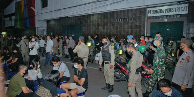 Pedagang Angkringan Kesawan Ditertibkan