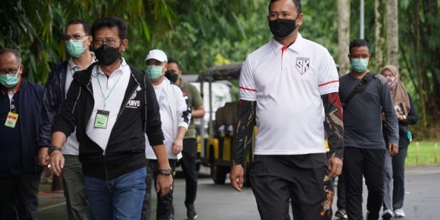 Danrem 061/Sk Bersama Menteri Pertanian Olahraga Bareng