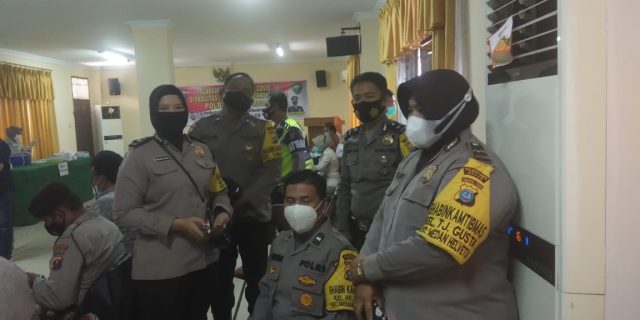 Bhabinkamtibmas Polsek Medan Helvetia Di Vaksinasi Covid – 19