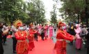 Tarian Daerah Sambut Kedatangan Irjen Pol Panca Putra Simanjuntak dan Istri di Mapoldasu