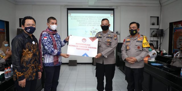 Kapoldasu Dampingi LPSK dan Komisi III DPR RI Serahkan Bantuan Kepada 7 Korban Bom