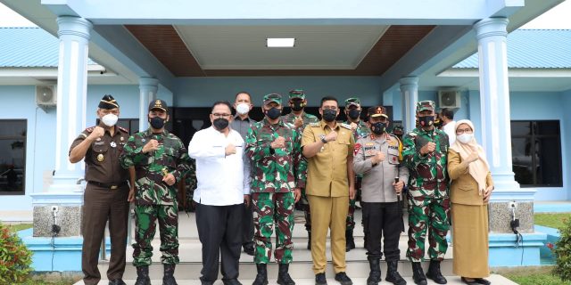 Kapoldasu Jemput Kedatangan KSAU di Lanud Soewondo Medan