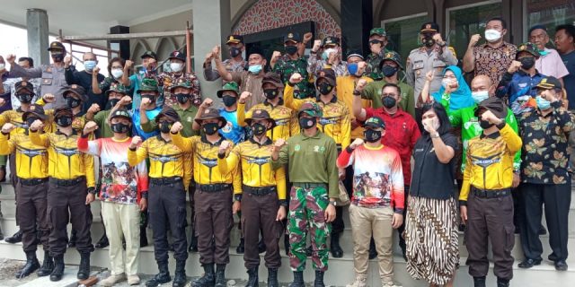 Puluhan Taruna Akpol dan TNI Bantu Pembangunan Masjid di Medan