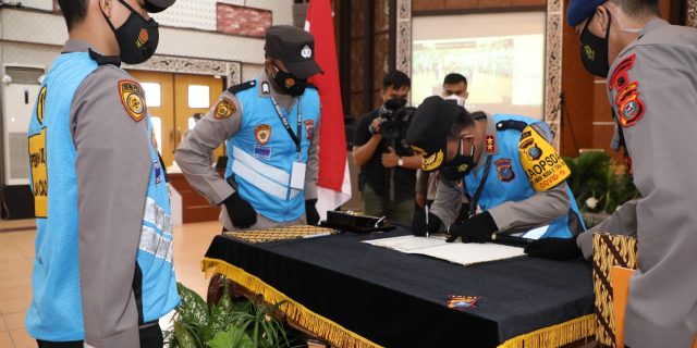 Kapoldasu Pimpin Penandatanganan Pakta Integritas dan Pengambilan Sumpah Seleksi Penerimaan Anggota Polri T.A. 2021