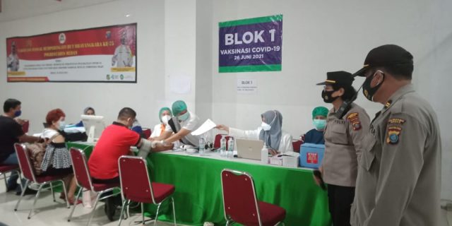 Sambut HUT Bhayangkara ke 75, Polsek Medan Baru Selenggarakan Vaksinasi Massal