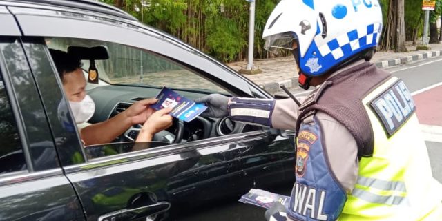 Ribuan Brosur Sosialisasi PPKM Darurat di Kota Medan Disebarkan