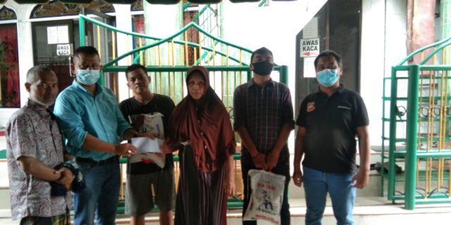 Ketua Pewarta Polrestabes Medan Berikan Santunan dan Beras Kepada Keluarga Almarhum Abasrilazi