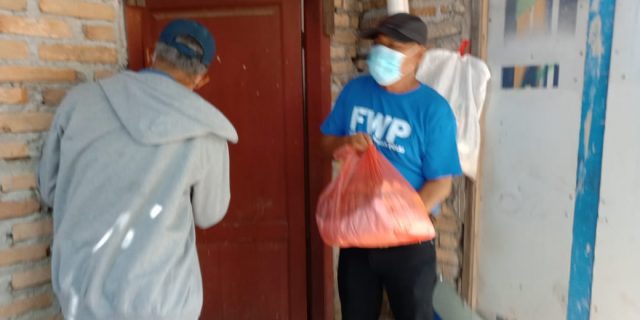 FWP Kembali Membagikan Sembako Kepada Warga Medan Terdampak PPKM