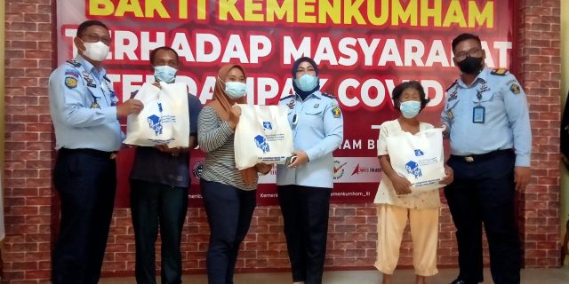 Lapas Klas 1 Medan Bagikan Sembako Kepada Masyarakat Terdampak Covid-19
