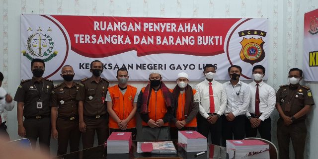 Rugikan Negara 3,7 Milyar, 3 Tersangka Dugaan Korupsi Diserahkan ke Jaksa