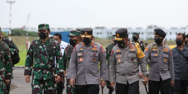 Kapoldasu Sambut Kedatangan Kapolri dan Panglima TNI