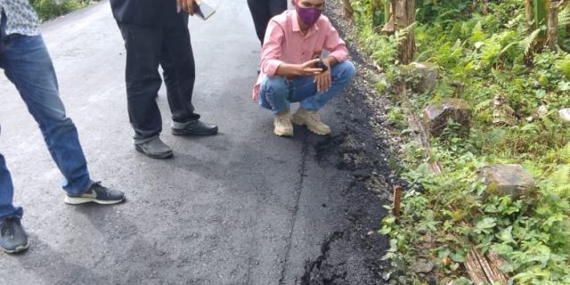 Warga Minta Dinas PUPR Nias Utara Bongkar Pembangunan Jalan Hotmix di Desa Loloana’a